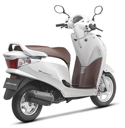  હોન્ડાના આ નવા એવિએટર મોડલમાં 109cc, સિંગર સિલન્ડર એન્જિન છે જે 8 બીએચપીનો પાવર અને 8.9 ન્યૂટન મીટરનો ટોર્ક જનરેટ કરી શકે છે. આ સ્કૂટરના ફ્રન્ટમાં 12 ઇંચ વીલ છે જે ટેલિસ્કોપિક સસ્પેંશનથી સજ્જ છે. તેની સાથે જ તેમાં 10 ઇંચ રિયર વ્હીલ આપવામાં આવ્યા છે જે મોનોશોક સ્પેંશનથી સજ્જ છે. ઓપ્શન તરીકે ફ્રન્ટ ડિસ્ક બ્રેક પણ ઓફર કરવામાં આવી રહી છે. કંપનીના દાવા અનુસાર આ નવું મોડલ 82 કિલોમીટર પ્રિત લિટરની ટોપ સ્પીડ પકડી શકે છે. ભારતમાં હોન્ડા એવિએટર મોડલની સ્પર્ધા TVS Jupiter Classic અને Yamaha Fascino સ્કુટર સાથે થશે. 