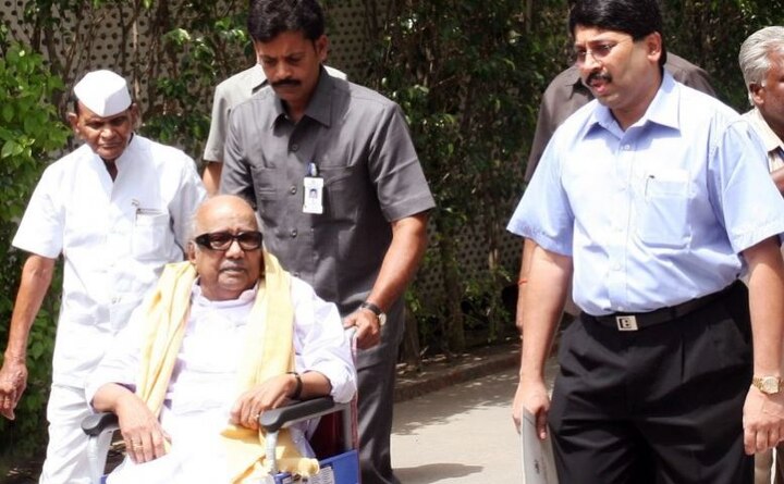 karunanidhi has been admitted to chennais kauvery hospital DMK પ્રમુખ કરૂણાનિધિને ICUમાં શિફ્ટ કરાયા, હોસ્પિટલ બહાર સમર્થકોની ભીડ