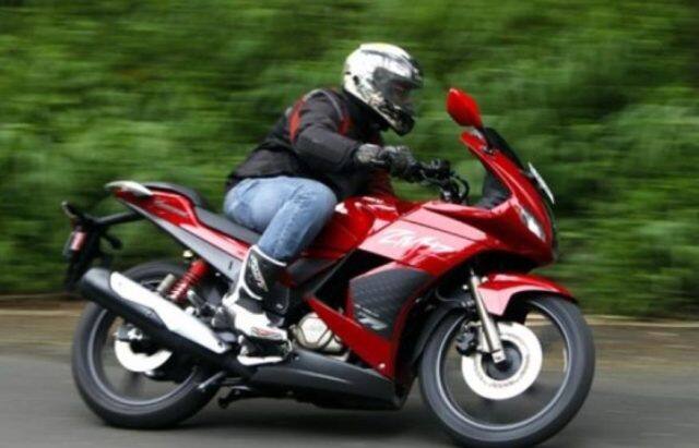  મીડિયા રિપોર્ટસનું માનીએ તો હીરોની નેક્સ્ટ જનરેશન કરિઝ્મા પર કામ ચાલી રહ્યું છે. તેને ડેવલપ કરવામાં કંપનીને લગભગ બે વર્ષનો સમય લાગશે અને આ વર્ષે 2020માં ઓટો એક્સ્પોમાં લોન્ચ કરવામાં આવી શકે છે. નેક્સ્ટ જનરેશન કરિઝ્મા સંપૂર્ણ નવી ડિઝાઈન, એડવાન્સ ટેકનોલોજી અને વધુ પાવરફુલ એન્જિનની સાથે આવશે.