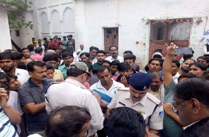 પોલીસ હાલ તપાસમાં લાગી છે. પોલીસે ઘણી ટીમો બનાવી તપાસ હાથ ધરી છે પરંતું ચોરોની હજુ સુધી કોઈ ભાળ નથી મળી. શિવપુરીના એસપીએ કળશ ચોરી કરનારાઓની જાણકારી આપનારાને 10 હજાર રૂપિયાના ઈનામની જાહેરાત કરી છે.