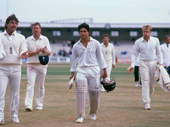 સચિન તેંડુલકરઃ 1990ના દાયકામાં સચિન તેંડુલકરની વિકેટ ભારતીય ટીમ માટે ઘણી મહત્વની માનવામાં આવતી હતી. ટેલફોર્ડમાં 1990માં ઈંગ્લેન્ડે ભારતને જીતવા 408 રનનો ટાર્ગેટ આપ્યો હતો. સચિને ધીમી અને મકક્મ બેટિંગ કરીને 119 રનની ઈનિંગ રમી. જેના કારણે ભારતે મેચ ડ્રો કરી હતી. સચિનના આ પ્રદર્શન બદલ તેને બોય ઓફ ધ મેચ પુરસ્કારથી નવાજવામાં આવ્યો.