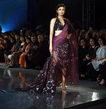 બોલિવૂડની આ હોટ એક્ટ્રેસને રેમ્પ પર ચાલતી વખતે લાગે છે વોર્ડરોબ માલફંક્શનનો ડર, જાણો વિગત