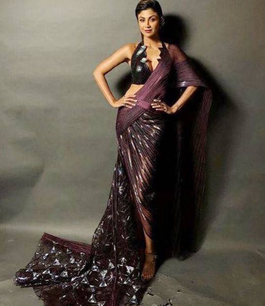 હું જ્યારે પણ રેમ્પ પર ચાલતી હોઉ ત્યારે એક જ પ્રાર્થના કરું છું કે, મારું વોર્ડરોબ માલફંક્શન ન થઈ જાય તેમ શિલ્પાએ કહ્યું હતું. 