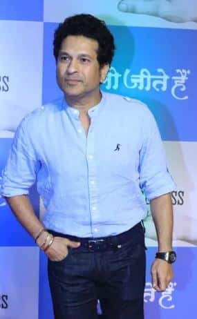 આ ફિલ્મમાં મોદીને જીવનમાં આગળ વધવાની પ્રેરણા ક્યાંથી મળી તે અંગેની વાત રજૂ કરવામાં આવી. ફિલ્મમાં બાળકના પાત્રનું નામ 'નારુ' છે. ફિલ્મનું શૂટિંગ ગુજરાતના એ જ રેલવે સ્ટેશન પર થયું છે, જ્યાં એક સમયે મોદી બાળપણમાં ચા વેચતા હતા. 