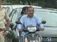 અમદાવાદ: ભાજપના આ ધારાસભ્ય હેલ્મેટ પહેર્યા વગર એક્ટિવા લઈને નીકળ્યા પછી શું થયું, જાણો વિગત