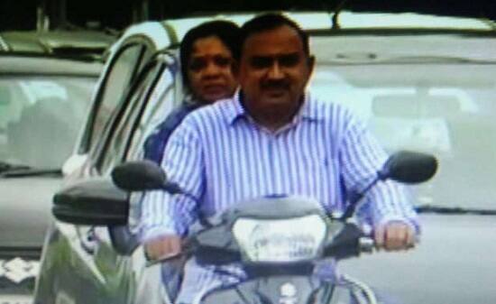 જોકે આ દ્રશ્યો સીસીટીવીમાં પણ કેદ થયા હતા, જેથી ધારાસભ્યએ આવીને 100 રૂપિયાનો દંડ પણ ભર્યો હતો. દાણલીમડા વિસ્તારમાં BRTS ટ્રેકમાં વાહન ચલાવતા વાહનચાલકોને દંડ ફટકાર્યો હતો.