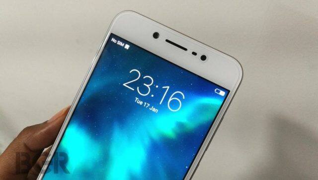 જણાવી દઈએ કે કંપનીએ આ વર્ષે માર્ચમાં પોતાનો R15 સ્માર્ટફોન ચીનમાં લૉન્ચ કર્યો હતો. R17 તેનું જ અપગ્રેડેડ વેરિયન્ટ છે. જો અહેવાલો સાચા છે તો Oppo R17 પહેલો ફોન હશે જેમાં 10જીબી રેમ આપવામાં આવી છે. આ ઉપરાંત અન્ય એક ફોન જેમાં 10જીબી રેમ હોવાના અહેવાલ છે. Vivoનો Xplay7 સ્માર્ટફોન પણ 10જીબી રેમની સાથે મળી શકે છે.