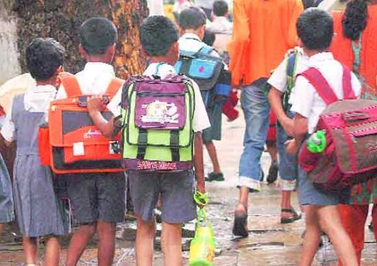 રાજકોટના સેલ્ફ ફાયનાન્સ સ્કૂલ એસોશિએશનના પ્રમુખ અજય પટેલે જણાવ્યું હતું કે, અમે મિનિ વેકેશનનો વિરોધ કરી રહ્યા છીએ, મુખ્યમંત્રી અને શિક્ષણમંત્રી સમક્ષ રજૂઆત પણ કરવામાં આવશે. જો શાળાઓમાં નવરાત્રીનું વેકેશન રદ કરવામાં આવશે નહીં તો રાજકોટ જિલ્લાની 400થી વધુ ખાનગી શાળાઓ નવરાત્રી દરમિયાન શિક્ષણ કાર્ય ચાલુ રાખીશું.