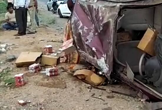 કાર પલટી ખાતા કારનો કચ્ચરઘાણ નીકળી ગયો હતો. પોલીસ આ અંગે વધુ તપાસ કરી છે. 