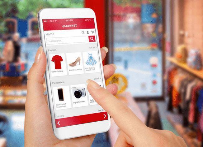 નવી દિલ્હીઃ ઓનલાઈન શોપિંગમાં ભારે ડિસ્કાઉન્ટ મેળવનારા લોકો માટે આ સમાચાર ઝટકા સમાન સાબિત થઈ શકે છે. સરકારા એમેઝોન અને ફ્લિપકાર્ટ જેવા ઓનલાઇન શોપિંગ પ્લેટફોર્મ્સ દ્વારા આપવામાં આવતા ભારે ડિસ્કાઉન્ટ પર નજર રાખવાની તૈયારી કરી છે. સોમવારે સરકારે ઈ-કોમર્સ પોલિસી ડ્રાફ્ટને સંબંધિત પક્ષો સમક્ષ ચર્ચા માટે રજૂ કર્યું હતું.