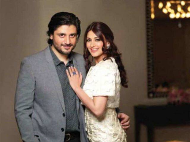 માનવામાં આવે છે કે, “અંગારે” દરમિયાન પ્રોડ્યુસર ગોલ્ડી બહલ અને એક્ટ્રેસ સોનાલી બેન્દ્રે નજીક આવ્યા હતા. શૂટિંગ દરમિયાન તેમના વચ્ચેનું અંતર ઘટ્યું અને તેમણે લગ્ન કરી લીધા.