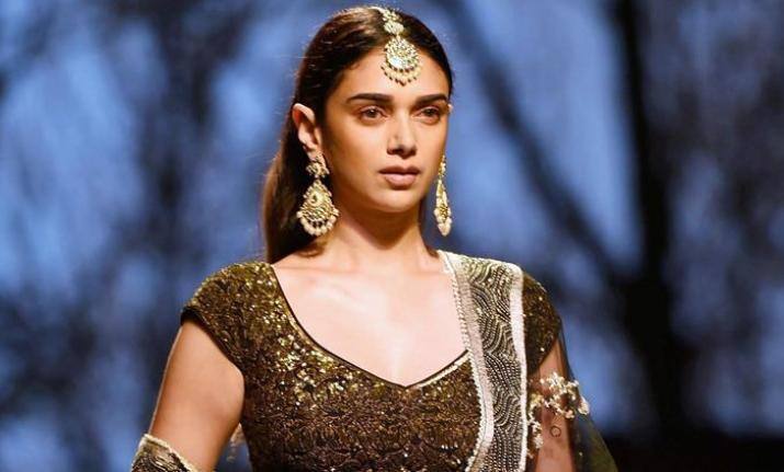 અદિતી રાવ હૈદરીએ જણાવ્યું હતું કે, તેણે કાસ્ટિંગ કાઉચ સામે પ્રતિકાર કર્યો હતો અને જેના બદલામાં તેને નુકસાન ઉઠાવવું પડ્યું હતું. એક ઈન્ટરવ્યૂમાં અદિતીએ કહ્યું કે,’હું જ્યારે મુંબઈ આવી હતી ત્યારે મને ચાર જ મહિનામાં કામ મળી ગયું હતું. પરંતુ આ પછી મારે કાસ્ટિંગ કાઉચનો સામનો પણ કરવો પડ્યો હતો.’