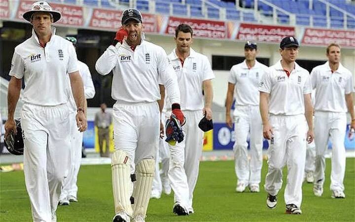 ઉલ્લેખનીય છે કે, ટીમ ઇન્ડિયાએ ઇંગ્લેન્ડ પ્રવાસ દરમિયાન 3 મેચોની ટી-20 સીરિઝમાં 2-1થી જીત મેળવી હતી જ્યારે 3 મેચોની વનડે સીરિઝમાં 2-1થી હારનો સામનો કરવો પડ્યો હતો. હવે આ ટેસ્ટ સીરિઝ બન્ને દેશો માટે મહત્વની છે. 