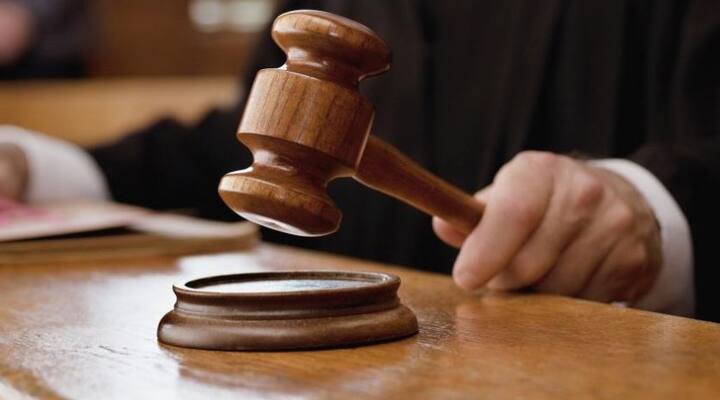 હાઈકોર્ટ નોંધ્યું કે, સુપ્રીમ કોર્ટે જુવેનાઈલ જસ્ટિસ એક્ટની કલમ 7(એ)ની તપાસ કર્યા બાદ એવું માન્યું છે કે કોઈપણ તબક્કે કોઈપણ કોર્ટમાં કિશોરાવસ્થાનો દાવો ઉઠાવવામાં આવે છે. જસ્ટિસ એ.એમ બદલે ચુકાદામાં જણાવ્યું કે, જો એવું લાગતું હોય કે આવા કેસમાં આરોપીની ઉંમર 18 વર્ષની નથી તઈ તો તે જુવેનાઇલ જસ્ટિસ (બાળકોની સંભાળ અને સંરક્ષણ) એક્ટ 2000ના લાભો માટે હકદાર છે.