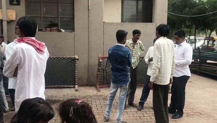 શનિવારે સાંજે શાંતાબેન લીલાબહેન પાસે ભાડું લેવા ગયાં હતાં. આ પછી તેઓ લાપતા થયાં હતાં. શાંતાબેનના પરિવારજનોએ અમરાઇવાડી પોલીસ સ્ટેશનમાં તેમનાં ગુમ થવાની ફરિયાદ કરી હતી. પોલીસે મોડી રાતે શાંતાબેનની લાશ પોસ્ટમોર્ટમ માટે મોકલી હત્યાનો ગુનો દાખલ કર્યો છે.