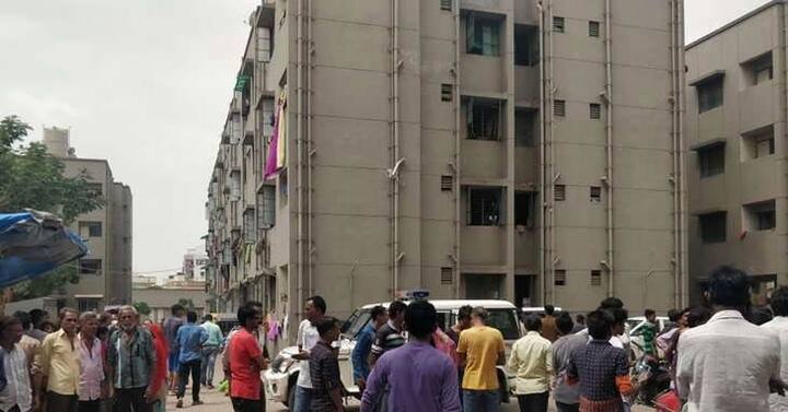 અમરાઇવાડી પોલીસે જણાવ્યું હતું કે શાંતાબેનની લાશ હંસાબહેનના ઘરમાંથી મળી આવી છે. હંસાબહેને લીલાબેનને મકાન ભાડે આપ્યું હતું. જેનું ભાડું લેવા માટે શાંતાબેન શનિવારે આવ્યાં હતાં. પ્રાથમિક તપાસમાં શાંતાબહેનની હત્યા એસિડ એટેકથી થઇ હોય તેવું લાગી રહ્યું છે. શાંતાબેનના હાથ અને પગ પર બળી ગયાંનાં નિશાન છે. લીલાબહેન મેડિકલ સ્ટડીનું કામ કરે છે અને તેઓ વિધવા છે. લીલાબેનને એક પુત્રી છે જેનાં લગ્ન થઇ ગયાં છે.