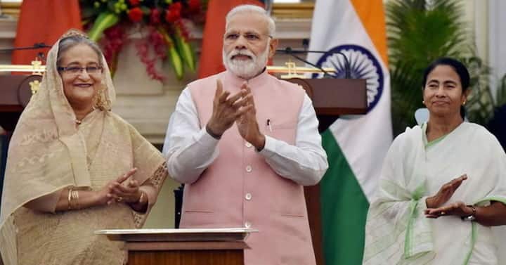 આસામમાં નાગરિક રજીસ્ટરના મામલે સુનાવણીમાં સુપ્રીમ કોર્ટે સ્પષ્ટ કરી દીધું કે ડ્રાફ્ટના આધારે કોઈના વિરૂદ્ધ કોઈ કાર્યવાહી ન કરી શકાય. સરકારે સુપ્રીમ કોર્ટમાં કહ્યું કે યોગ્ય હશે કે તમે જ નિર્દેશ આપો કે જેનું નામ યાદીમાં નથી તેમના વિરૂદ્ધ હાલ કોઈ કાર્યવાહી નહીં થાય. 