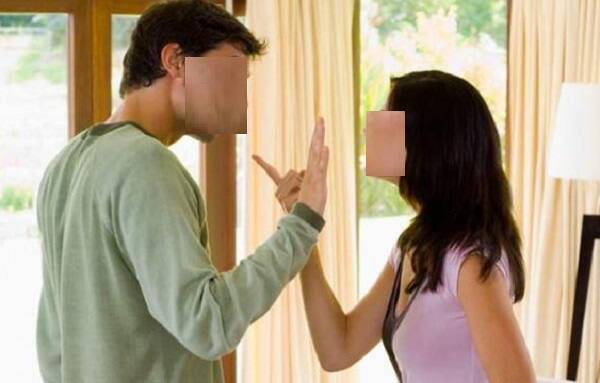 ત્યારે એક દિવસ પતિ ચિરાગે પત્નીને કહ્યું હતું કે, હું નોકરી ઉપર જાઉં છું તેમ કહીને કંપનીમાં બે દિવસની રજા મૂકી હતી. આ વાતની પતિને શંકા જતાં પત્નીએ પતિનો પીછો કરતા ભરૂચ રેલવે સ્ટેશન ઉપર સાંજના સમયે કોઈ યુવતી સાથે ટ્રેનમાં સવાર થતાં તેણે નજરે નિહાળ્યું હતું અને બીજા દિવસે તેના પતિનું લોકેશન વાંસદા બતાવતા તે વાંસદા પહોંચી હતી. 