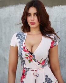 ભારતની ‘કિમ કર્દાશિયાં’ કહેવાતી આ એક્ટ્રેસે કરાવ્યું હોટ ફોટોશૂટ, જુઓ Pics