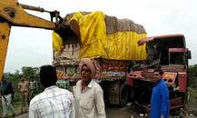 સાવરકુંડલાઃ વરસડા નજીક ST બસ અને ટ્રક વચ્ચે અકસ્માતમાં બેનાં મોત, 20 ઘાયલ