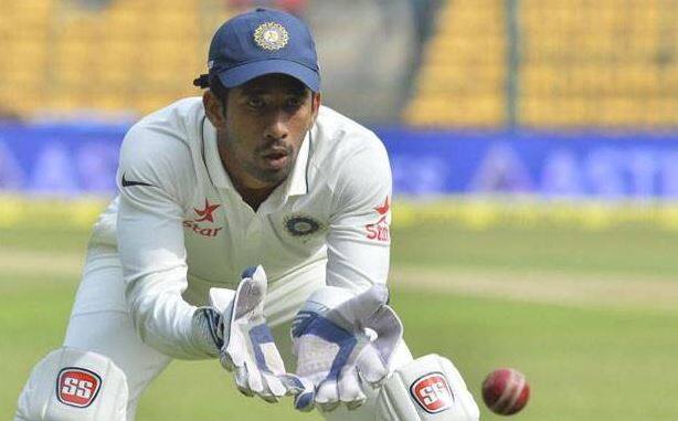 રાષ્ટ્રીય ક્રિકેટ એકેડમીમાં રિહેબિલિટેશન કાર્યક્રમમાં ઠીક ન થયા બાદ ટેસ્ટ વિકેટકિપર બેટ્સમેનના ખભાની ઈજા વકરી હોવાના અહેવાલ બાદ સાહાની ઈંગ્લેન્ડમાં સર્જરી કરાવવામાં આવી છે.