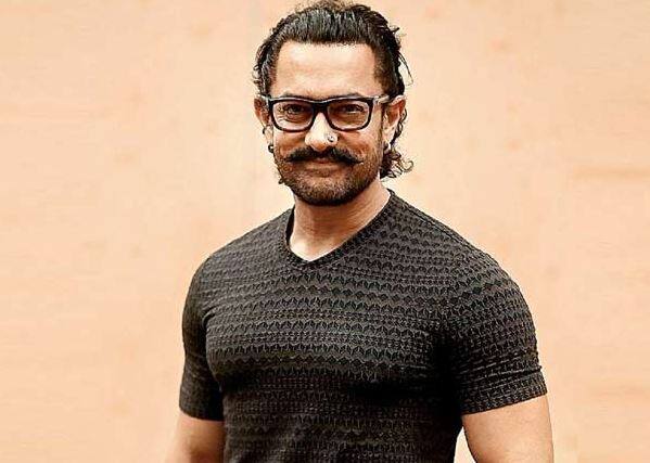 ઈમરાન વડાપ્રધાન બનશે એ નક્કી થતાં એવી અટકળો તેજ બની હતી કે, સચિન તેંડુલકર સહિતના ભારતના ક્રિકેટરોને નિમંત્રણ મળશે. જો કે ઈમરાને માત્ર પોતાના સમયમાં રમનારા ત્રણ ક્રિકેટરોને જ નિમંત્રણ આપીને એ અટકળો પર પૂર્ણવિરામ મૂક્યું છે. બોલીવુડમાંથી પણ તેણે માત્ર આમીર ખાનને પસંદ કર્યો છે.