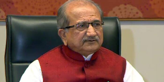 10 પૈકી 3 જિલ્લામાં એક પણ દરખાસ્ત કે એફીડેવીટ બાકી ન હતી. જ્યારે બાકીના જિલ્લામાં 171 એફિડેવીટ કે દરખાસ્ત બાકી હોઈ તે જમા કરાવવામાં આવી હતી. જેમાં કુલ 48 એફિડેવીટ અને 83 દરખાસ્ત કચેરીઓમાં મળી હતી. આમ, 171 પૈકી 131 એફીડેવીટ અને દરખાસ્ત મળી હતી અને 40 બાકી હતી. જોકે, આ કાર્યવાહી મોડી રાત સુધી ચાલનાર હોઈ તમામ સ્કૂલોની દરખાસ્ત કે એફીડેવીટ મળી જશે તેમ સુત્રોએ જણાવ્યું હતું. 