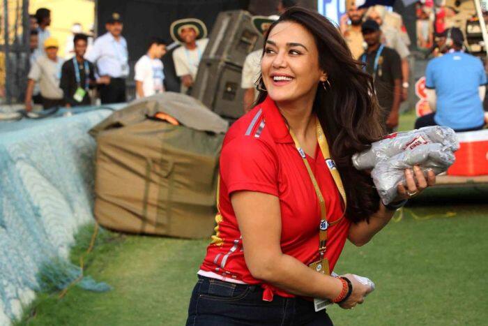  વાડિયાના વકીલે કોર્ટમાં જણાવ્યું કે, બન્ને જૂની વાતોને ભૂલવા મગે છે. વાડિયાના વકીલ આબાદ પોંડાએ કોર્ટમાં જણાવ્યું કે, વાડિયા જૂની વાતો ભુલવા માગે છે. ફરિયાદી હવે પરણીત છે અને પોતાના જીવનમાં આગળ વધી ગઈ છે. બન્ને (વાડિયા અને ઝિંટા) હવે આઈપીઓલમાં ખેલાડીઓની હરાજી દરમિયાન ટેબલ પર એક સાથે બેસે છે. 