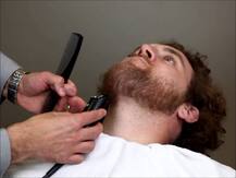 તોફાની તત્વોએ મુસ્લિમ યુવકને પકડીને જબરદસ્તીથી દાઢી કરાવી દીધી, જાણો પછી શું થયું.....