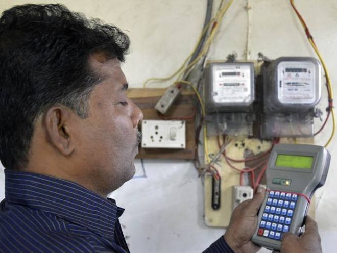 જીયુવીએનએલ દ્વારા તેના ફ્યૂઅલ ચાર્જમાં યૂનિટ દીઠ બે પૈસાનો ઘટાડો કરાતાં રાજ્યના સવા કરોડ વીજ ગ્રાહકોને રાહત થઇ શકે છે.