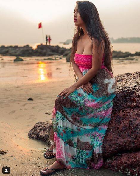 મુંબઈ: ટીવી અભિનેત્રી સ્કારલેટ વિવાદિત ટીવી રિયાલિટી શો બિગ બોસનો હિસ્સો બની શકે તેવી અટકળો છેલ્લા ઘણા સમયથી ચાલી રહી છે. બિગ બોસ સીઝન 12 આ વખતે 16 સપ્ટેમ્બરથી ટીવી સ્ક્રીન પર ઓનએયર કરવામાં આવે તેવી શક્યતા છે. 