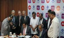 ડિજિટલ પેમેન્ટ માટે રિલાયન્સ જિઓ અને SBIએ મિલાવ્યા હાથ, કસ્ટમરને શું થશે ફાયદો?