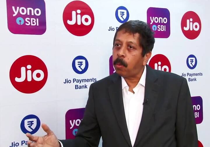  SBIએ જણાવ્યું કે MYjio એપ્લિકેશન ભારતની સૌથી મોટી ઓવર ધ ટોપ મોબાઇલ એપ્લિકેશન છે. જેનો ફાયદો હવે એસબીઆઇના કસ્ટમરને થશે. રિલાયન્સ જિઓ અને એસબીઆઇના કસ્ટમર્સને જિઓ પ્રાઇમથી ફાયદો થશે. 