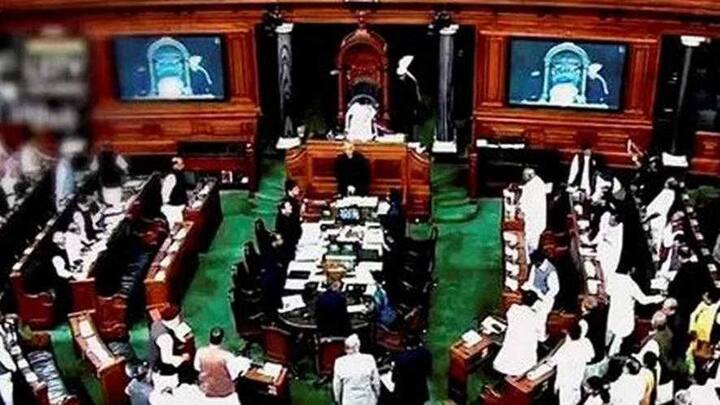 ઉલ્લેખનીય છે કે, દેશમાં અનુસૂચિત જાતિ(એસસી) માટે 84 લોકસભા સીટ અનામત છે. જોકે અનુસૂચિત જનજાતિ(એસટી) માટે 47 સીટ અનામત છે. 2019 ચૂંટણીને ધ્યાનમાં રાખી સત્તાપક્ષ અને વિપક્ષ તેના પક્ષમાં ઊભા છે. એટલે સરકાર લોકસભા ચૂંટણીથી લગભગ 9 મહિના પહેલા એેસસી-એસટી એક્ટને લઈને લોકસભામાં બિલ રજૂ કરવાની છે.