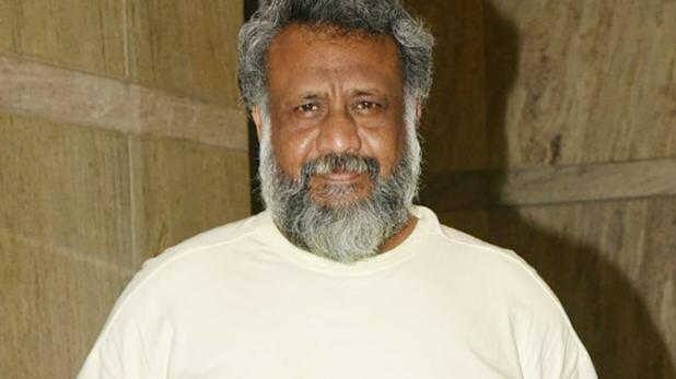 મુંબઇઃ ઋષિ કપૂર અને તાપસી પન્નુ સ્ટારર ફિલ્મ 'મુલ્ક' ત્રીજી ઓગસ્ટે રિલીઝ થઇ રહી છે, પણ આને છેલ્લા સમયે પાકિસ્તાની સેન્સર બોર્ડે પોતાના દેશમાં બેન કરી દીધી છે. આનાથી ગુસ્સે ભરાયેલા ફિલ્મ નિર્દેશકે અનુભવ સિન્હાએ ટ્વીટર પર એક લેટર પૉસ્ટ કરીને પાકિસ્તાનીઓને એક અપીલ કરી છે. 