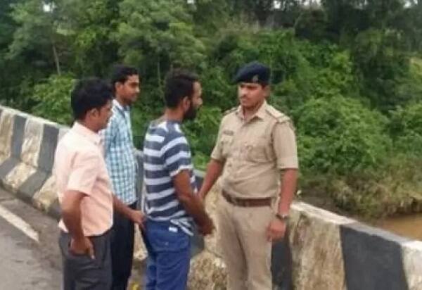 આ અંગે મળતી માહિતી અનુસાર માસૂમ નીવ હત્યા પ્રકરણમાં પિતા નિશિતને નાર્કો અને પોલિગ્રાફી ટેસ્ટ માટે ગાંધીનગર ખાતે લઈ જવાયો છે. જ્યાં તેની ઉપર ટેસ્ટ અંગેની કાર્યવાહી શરૂ કરી દેવામાં આવી છે.