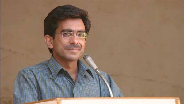 હાલ વિદ્યાર્થિનીની માતા માંજલપુર પોલીસ સ્ટેશન પહોંચી છે અને બળાત્કારી શિક્ષક સામે ફરિયાદ નોંધાવવાની તજવી હાથ ધરી છે. ત્યારે એક શિક્ષકે વિદ્યાર્થિની પર બળાત્કાર ગુજાર્યો હોવાની ઘટના સામે આવતાં શિક્ષણ જગતમાં ખળભળાટ મચી ગયો છે. 