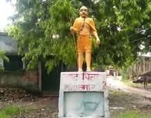 ઉત્તરપ્રદેશમાં ભગવા રંગે રંગાઈ ગાંઘીજીની પ્રતિમા, ગ્રામજનોએ ભાજપના કાર્યકરો પર લગાવ્યો આરોપ