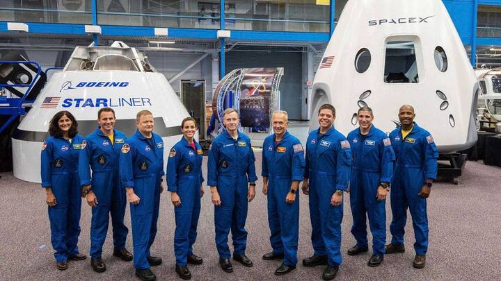  ઉલ્લેખનીય છે કે, પ્રાઈવેટ સ્પેસશિપ કમર્શિયલ સ્પેસક્રાફ્ટ યોજના અંતર્ગત અંતરિક્ષમાં જશે. પહેલી ઉડાણ 2019ની શરૂઆત અથવા મધ્ય સુધીમાં ભરી શકે છે. શરૂઆતમાં આ ક્રૂ કેટલી ટેસ્ટ ઉડાણ પર જશે, જેમા અલગ અલગ પરિસ્થિતિઓમાંથી પસાર થવાનો પ્રયાસ કરાશે. આ ક્રૂમાં 8 એક્ટિવ નાસા મેમ્બર છે અને 1 પૂર્વ અંતરિક્ષ યાત્રી કમર્શિયલ ક્રૂ તરીકે જોડાયા છે. આ ક્રૂ મેમ્બર્સ બોઈંગની CST-100 Starliner અને SpaceX Dragoncapsules સ્પેસશિપને ઈંટરનેશનલ સ્પેશ સ્ટેશન લઈ જવામાં સહયોગ આપશે.