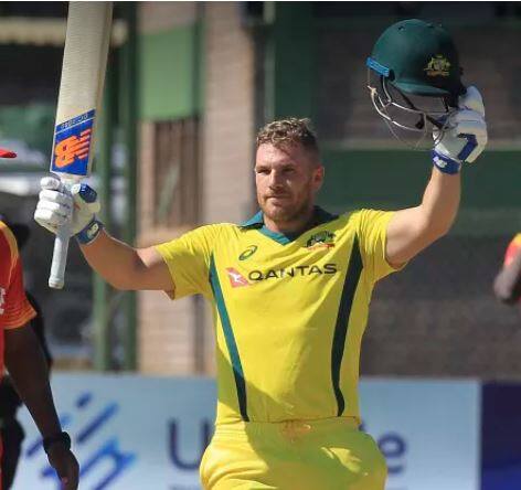 આ મામલામાં પહેલા નંબર પર ક્રિસ ગેઈલ છે તેણે 21 વખત સદી ફટકારી છે. બીજા નંબર પર ત્રણ બેટ્સમેન છે જેમણે 7-7 વખત સદી ફટકારી છે. જેમાં માઈકલ ક્લિંગર, લ્યૂક રાઈટ અને બેંડન મેક્યુલમ. ત્રીજા નંબર પર ફિંચ અને વોર્નર 6-6 સદી સાથે છે.