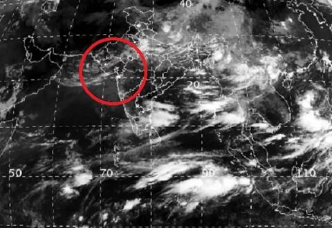 સમગ્ર ગુજરાતમાં ફરી સક્રિય થશે ચોમાસું, જાણો કઈ તારીખે આવી શકે છે વરસાદ સમગ્ર ગુજરાતમાં ફરી સક્રિય થશે ચોમાસું, જાણો કઈ તારીખે આવી શકે છે વરસાદ