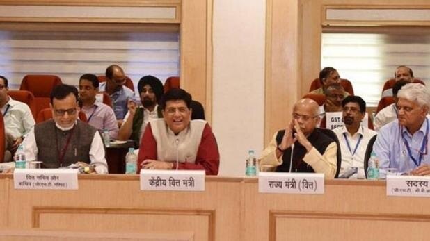  નવી દિલ્હીઃ જો તમે હવે રૂપિયા કાર્ડ કે ભીમ એપ દ્વારા ડિજીટલ પેમેન્ટ કરો છો તો તમારે 20 ટકા કેશબેક મળશે, શનિવારે જીએસટી કાઉન્સિલની 29મીં મીટિંગમાં નિર્ણય લેવામાં આવ્યો. 