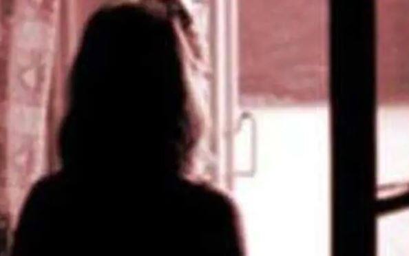  સીએ એ ક્રાઈમ બ્રાન્ચને આપેલા નિવેદનમાં જણાવ્યું કે, એપ્રિલ 2012માં ડાયરેક્ટોરેટ ઑફ રેવન્યૂ ઈન્ટેલિજન્સ(ડીઆરઆઈ)એ આરોપીના અગણિત લેવડ દેવડ ઉજાગર કરતા તેને સમન્સ મોકલ્યુ હતું જેમાં પંજાબથી ગોવા સુધી મહિલાઓને કથિત રીતે સપ્લાય કરવાનો આરોપ પણ હતો પરંતુ આરોપી પોતે ક્યારેય એજન્સી સામે હાજર થયો નહતો.