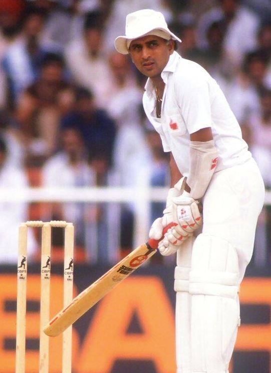 વિરાટ કોહલી ટેસ્ટ રેન્કિંગમાં સૌથી વધારે રેટિંગ પોઈન્ટ હાંસલ કરનારો ભારતીય બેટ્સમેન બની ગયો છે. તેણે ભારતના પૂર્વ કેપ્ટન સુનીલ ગાવસ્કરનો રેકોર્ડ તોડી નાંખ્યો છે. સુનીલ ગાવસ્કરે 1979માં 916 રેટિંગ પોઈન્ટ હાંસલ કર્યા હતા. જેને અત્યાર સુધી કોઈ ભારતીય બેટ્સમેન તોડી શક્યું નહોતું.