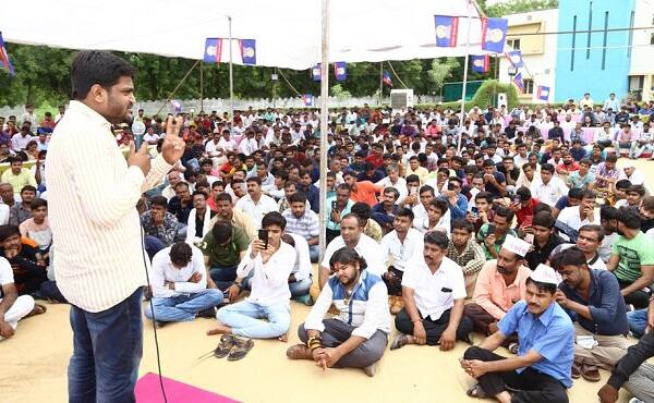 પાટીદાર સમાજને અનામત આપો અને ખેડૂતોનું સંપૂર્ણ દેવું માફ કરો આ અમારી ગુજરાત સરકાર સામે હાર્દિકની પ્રમુખ માંગ છે. વિજય સંકલ્પ આમરણાંત ઉપવાસને સફળ બનાવવા માટે બિન અનામત સમાજમાં આવતા તમામ સમાજના આગેવાનો સંસ્થાઓ અને યુવા સંગઠનનો સહયોગ માંગવામાં આવશે. આ સાથે ગુજરાતમાં ખેડૂત આંદોલન ચલાવતા સંગઠનો અને તેના પ્રમુખ હોદ્દેદારો સાથે ચર્ચા કરવામાં આવશે