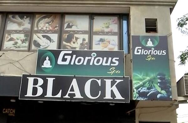 રાજકોટ પોલીસ કમિશનર મનોજ અગ્રવાલના આદેશ બાદ ઠેર-ઠેર સ્પામાં દરોડા પાડવાની કાર્યવાહી હાથ ધરવામાં આવી છે. ક્રાઈમ બ્રાંચ સહિત પોલીસની 8થી 10 ટીમ દ્વારા આ કામગીરી હાથ ધરવામાં આવી છે.