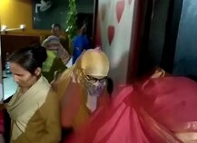 રાજકોટમાં પોલીસ સ્પામાં ત્રાટકતાં ‘મસાજ’ કરાવતા યુવાનો-યુવતીઓ અર્ઘનગ્નાવસ્થામાં જ ભાગ્યાં, જાણો વિગત