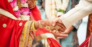  યુવતીના પરિવારે ઉલટાનો યુવતીના શારીરિક અને માનસિક ત્રાસ આપવાનો કેસ દાખલ કરી દીધો. તેના કારમે પોલીસ તેમના ઘરે આવતાં છેવટે યુવકના પરિવારે પોલીસને હકીકત જણાવી. પોલીસ પણ આ સાંભળીને આશ્ચર્યમાં પડી ગઈ. તેમણે યુવતીનું મેડિકલ પરીક્ષણ કરાવવાની કાર્યવાહી હાથ ધરી છે. 