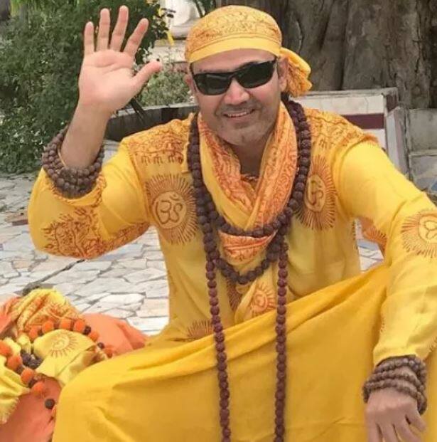 સેહવાગના આ ટ્વિટ પર હજારો લોકોએ પોતાની સહમતિ જાહેર કરી છે. ઈંગ્લેન્ડ સામેની ટેસ્ટ મેચના ત્રીજા દિવસે સેહવાગે ભુલ ભુલૈયા ફિલ્મના અક્ષય કુમાર જેવો ગેટઅપ ધારણ કર્યો હતો. જે તસવીર પણ ખૂબ વાયરલ થઈ હતી.
