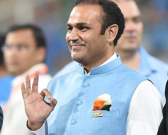 સહેવાગે પોતાના ટ્વિટ પર પ્રાઇમરી શાળાની અંગ્રેજીની પુસ્તકમાં મોટા પરિવારો પર લખવામાં આવેલ વાતો પર આપત્તિ વ્યક્ત કરી છે. આ પુસ્તકમાં વિદ્યાર્થીઓને એવું ભણાવવામાં આવી રહ્યું છે કે, મોટો પરિવાર ક્યારેય સુખી જીવન જીવતો નથી. આ પુસ્તકમાં મોટા પરિવાર પર બે વાક્ય છે. પુસ્તક અનુસાર, મોટા પરિવારની ભાષા છે- ‘મોટા પરિવારમાં માતા-પિતા સિવાય દાદા-દાદી સિવાય ઘણા બાળકો હોય છે. એક મોટો પરિવાર ક્યારેય સુખી જીવન જીવતો નથી.’